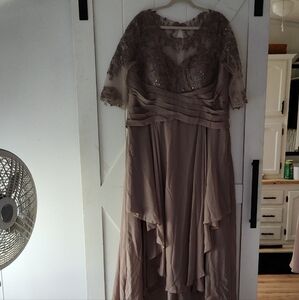 Chic Taupe Wedding Dress with Lace Details Mother Of The Bride Dress